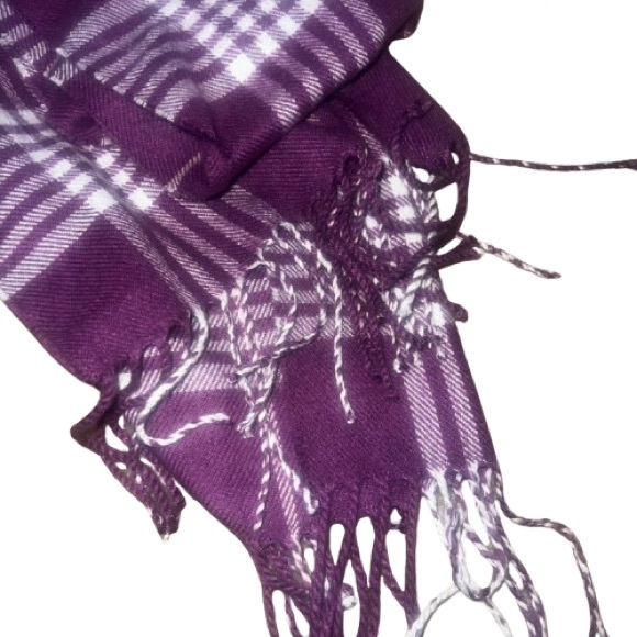Purple and white plaid wool scarf excellent like new condition - Picture 3 of 3